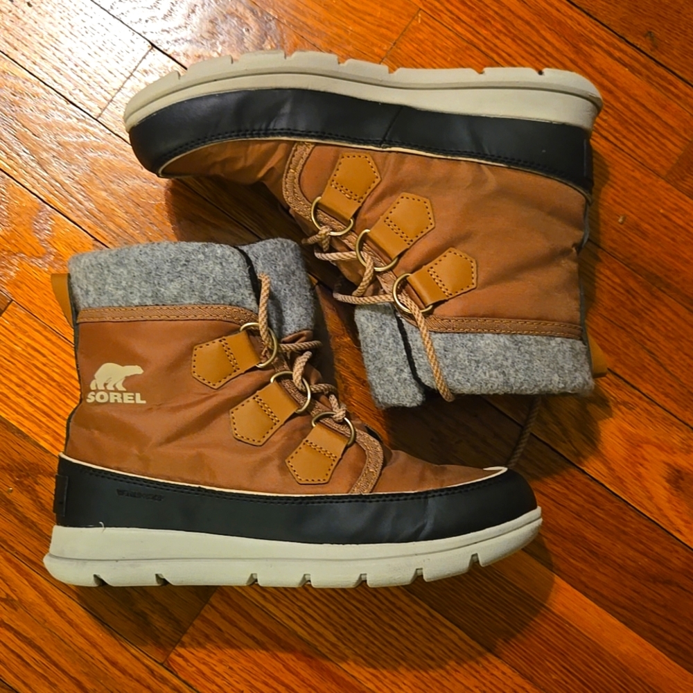 Sorel Women's Explorer Carnival Boots size 7.5